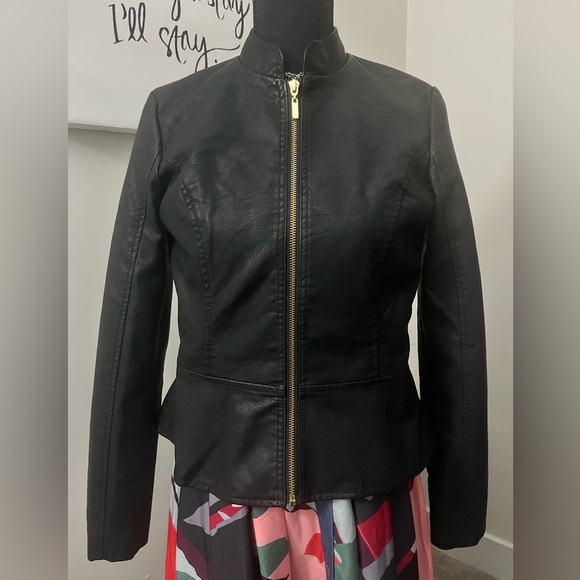 BLACK LEATHER LIKE PEPLUM STYLE JACKET SIZE SP - Picture 1 of 5